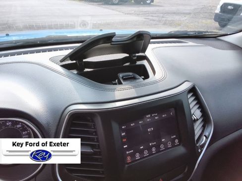 Used 2020 Jeep Cherokee Latitude Plus AWD/4WD image 37