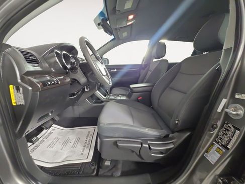 Used 2013 Kia Sorento LX w/ Convenience Pkg FWD image 9