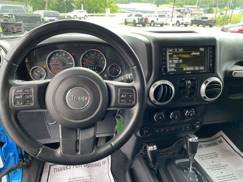 Used 2015 Jeep Wrangler Unlimited Sahara w/ Connectivity Group AWD/4WD image 20
