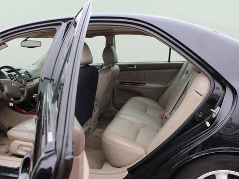 Used 2002 Toyota Camry XLE image 8