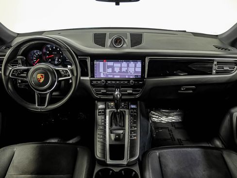 Used 2021 Porsche Macan image 8