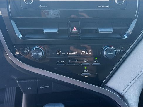 Used 2022 Toyota Camry SE w/ Convenience Package image 14