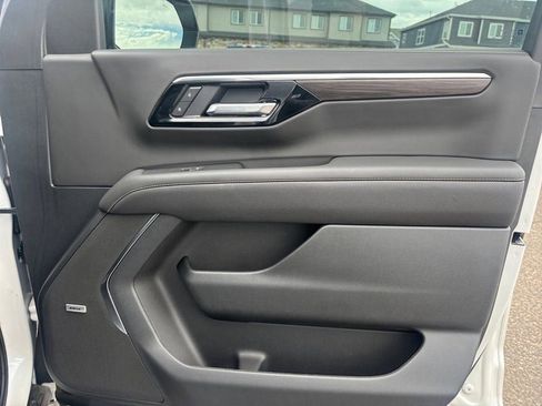 New 2025 Chevrolet Suburban Premier AWD/4WD image 16