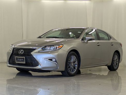 Used 2018 Lexus ES 350 image 4