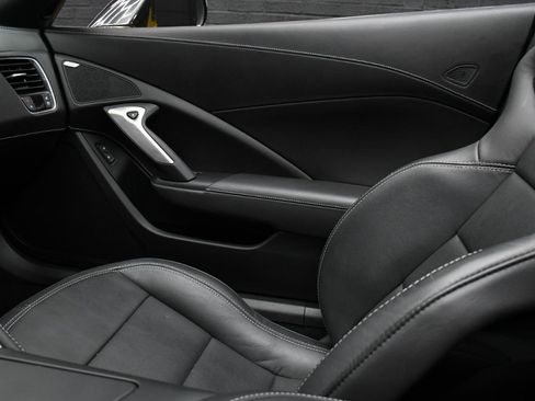 Used 2015 Chevrolet Corvette Z06 w/ 3LZ Preferred Equipment Group RWD image 47