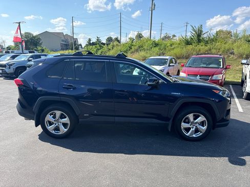 Used 2021 Toyota RAV4 XLE Premium AWD/4WD image 2