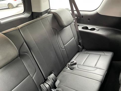 Used 2018 GMC Yukon XL SLT w/ Open Road Package AWD/4WD image 30