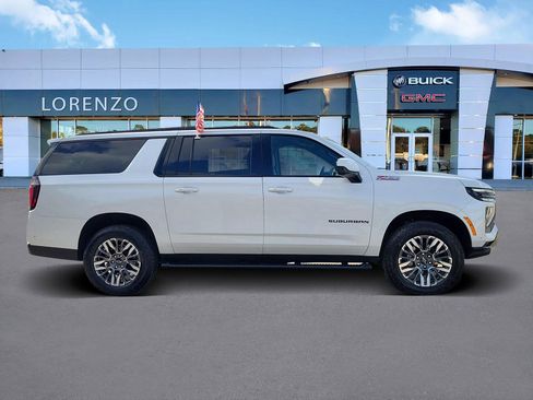 Used 2025 Chevrolet Suburban Z71 AWD/4WD image 4