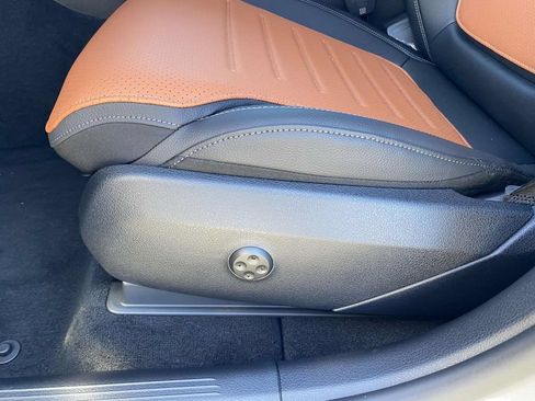 Used 2025 Mercedes-Benz GLC 300 4MATIC image 20