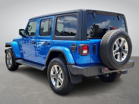Used 2022 Jeep Wrangler Unlimited Sahara w/ Cold Weather Group AWD/4WD image 4