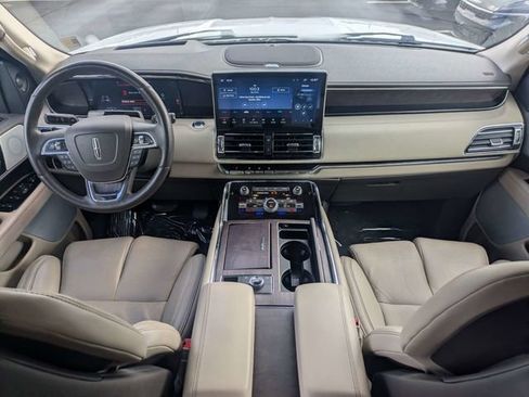 Used 2023 Lincoln Navigator Reserve AWD/4WD image 17
