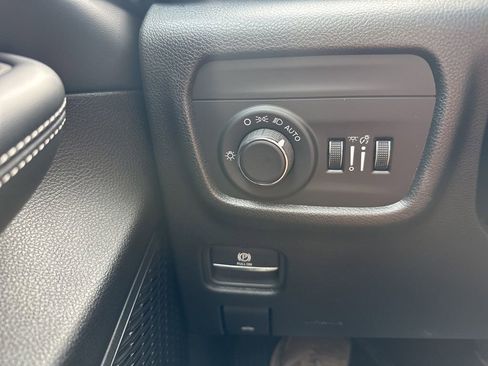 New 2025 Jeep Grand Cherokee L Altitude image 38