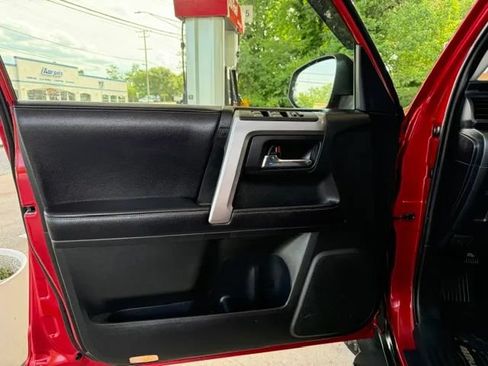 Used 2017 Toyota 4Runner SR5 RWD image 11