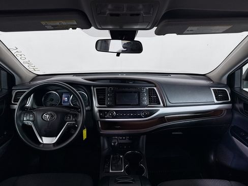 Used 2017 Toyota Highlander LE AWD/4WD image 21