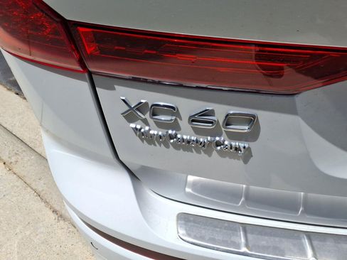 Used 2022 Volvo XC60 T8 Inscription w/ Advanced Package AWD/4WD image 9