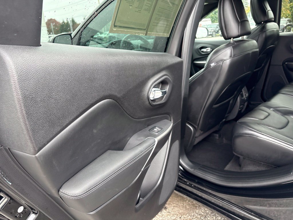 Used 2020 Jeep Cherokee High Altitude AWD/4WD image 18