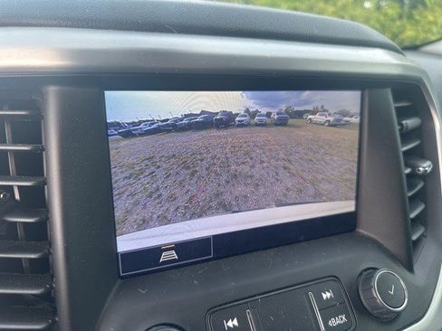 Used 2023 GMC Acadia SLT w/ Elevation Edition image 6