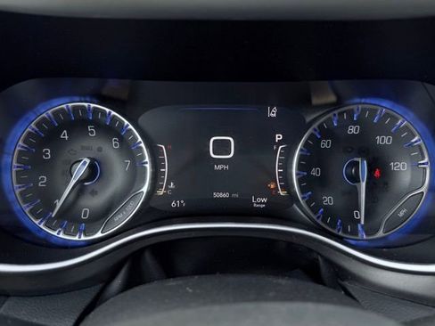 Used 2023 Chrysler Pacifica Touring-L FWD image 33