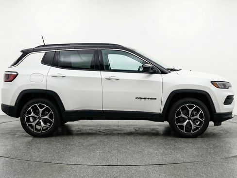 Used 2025 Jeep Compass Limited AWD/4WD image 11