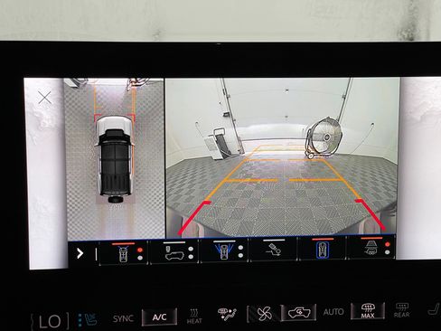 Used 2025 GMC Hummer EV 2X w/ LPO, Illumination Package AWD/4WD image 4