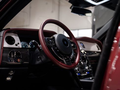 Used 2022 Rolls-Royce Cullinan Black Badge w/ Dark Exterior Package image 30