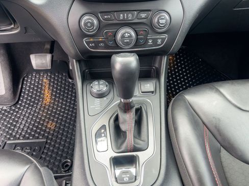 Used 2022 Jeep Cherokee Trailhawk w/ Trailer Tow Group image 18