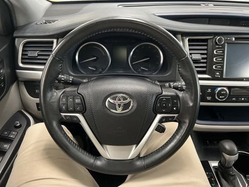 Used 2019 Toyota Highlander Limited Platinum AWD/4WD image 25