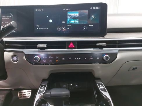 Used 2024 Kia Sorento SX image 22