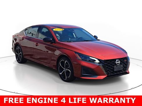 Used 2023 Nissan Altima 2.5 SR image 2
