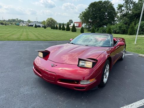 Used 2004 Chevrolet Corvette Convertible w/ Preferred Equipment Group RWD image 18