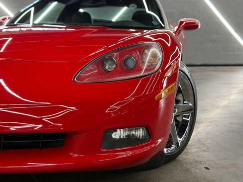 Used 2007 Chevrolet Corvette Coupe w/ Preferred Equipment Group RWD image 22