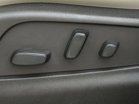 Used 2022 Cadillac XT4 Luxury w/ Cold Weather Package image 22