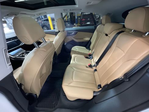 Used 2019 Audi Q8 Premium w/ Convenience Package AWD/4WD image 24