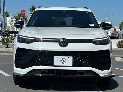 New 2026 Volkswagen Tiguan SE R-Line FWD image 3