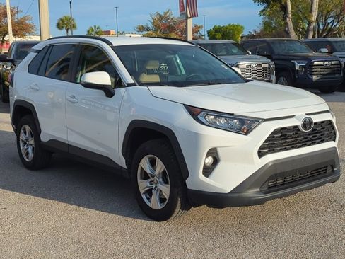 Used 2021 Toyota RAV4 XLE image 3