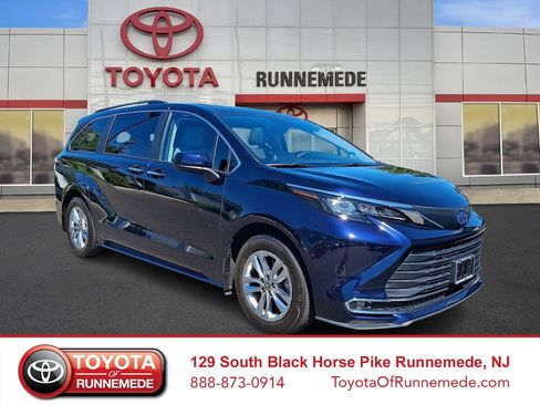 Certified 2024 Toyota Sienna XLE w/ XLE Plus Package AWD/4WD image 1