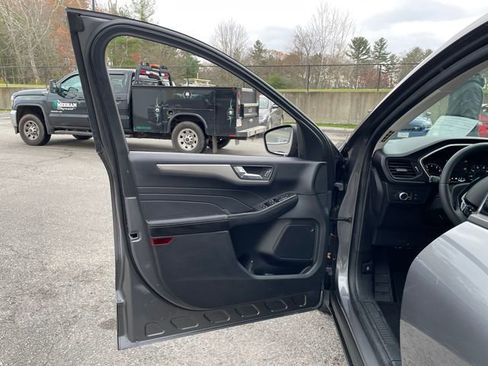 Certified 2021 Ford Escape SE w/ SE Sport Appearance Package image 24