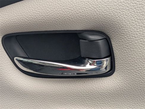 Used 2023 Nissan Titan SV w/ SV Convenience Package image 33