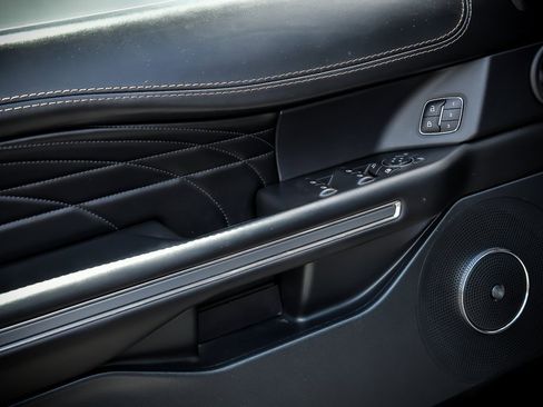 Used 2021 Ford Expedition Platinum image 12