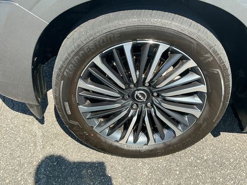 Certified 2025 Nissan Armada Platinum Reserve AWD/4WD image 8