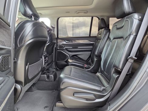 Used 2022 Jeep Grand Cherokee L Limited image 15