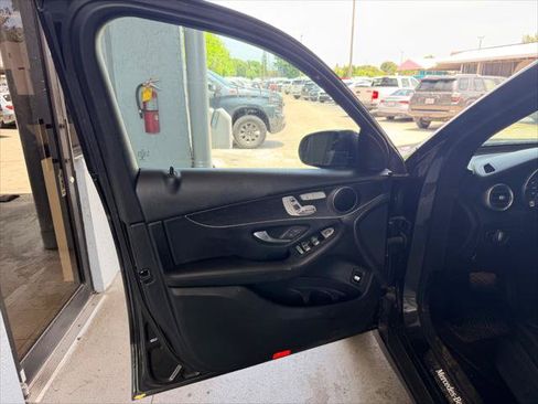 Used 2020 Mercedes-Benz GLC 300 image 23