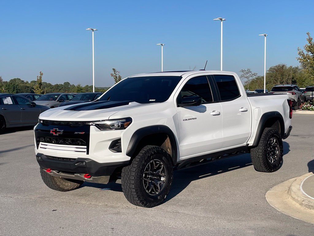 Used 2024 Chevrolet Colorado ZR2 w/ ZR2 Convenience Package III AWD/4WD image 4