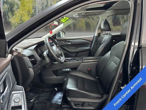 Used 2022 Nissan Rogue SV w/ SV Premium Package image 9