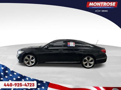 Used 2018 Honda Accord Touring image 2