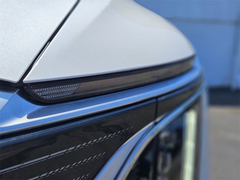 New 2025 Cadillac Lyriq Luxury image 10