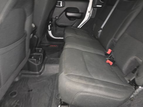 Used 2018 Jeep Wrangler Unlimited Sport image 12