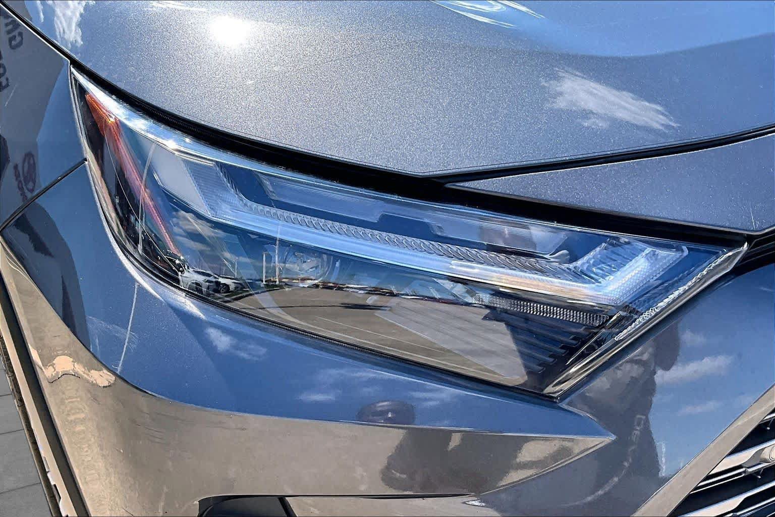 Used 2023 Toyota RAV4 Limited FWD image 28