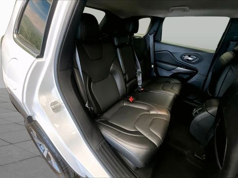 Used 2020 Jeep Cherokee Limited FWD image 19