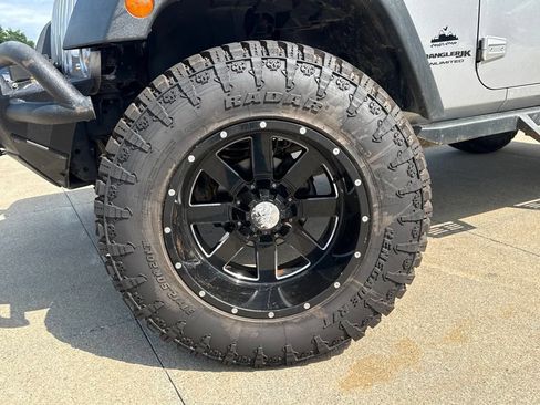 Used 2018 Jeep Wrangler Unlimited Rubicon w/ Connectivity Group AWD/4WD image 48